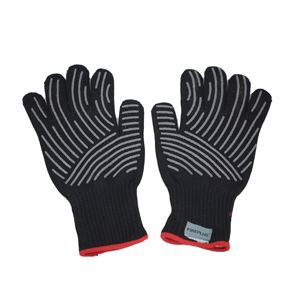 How do extended Kevlar heat-resistant grilling gloves improve safety when grilling?